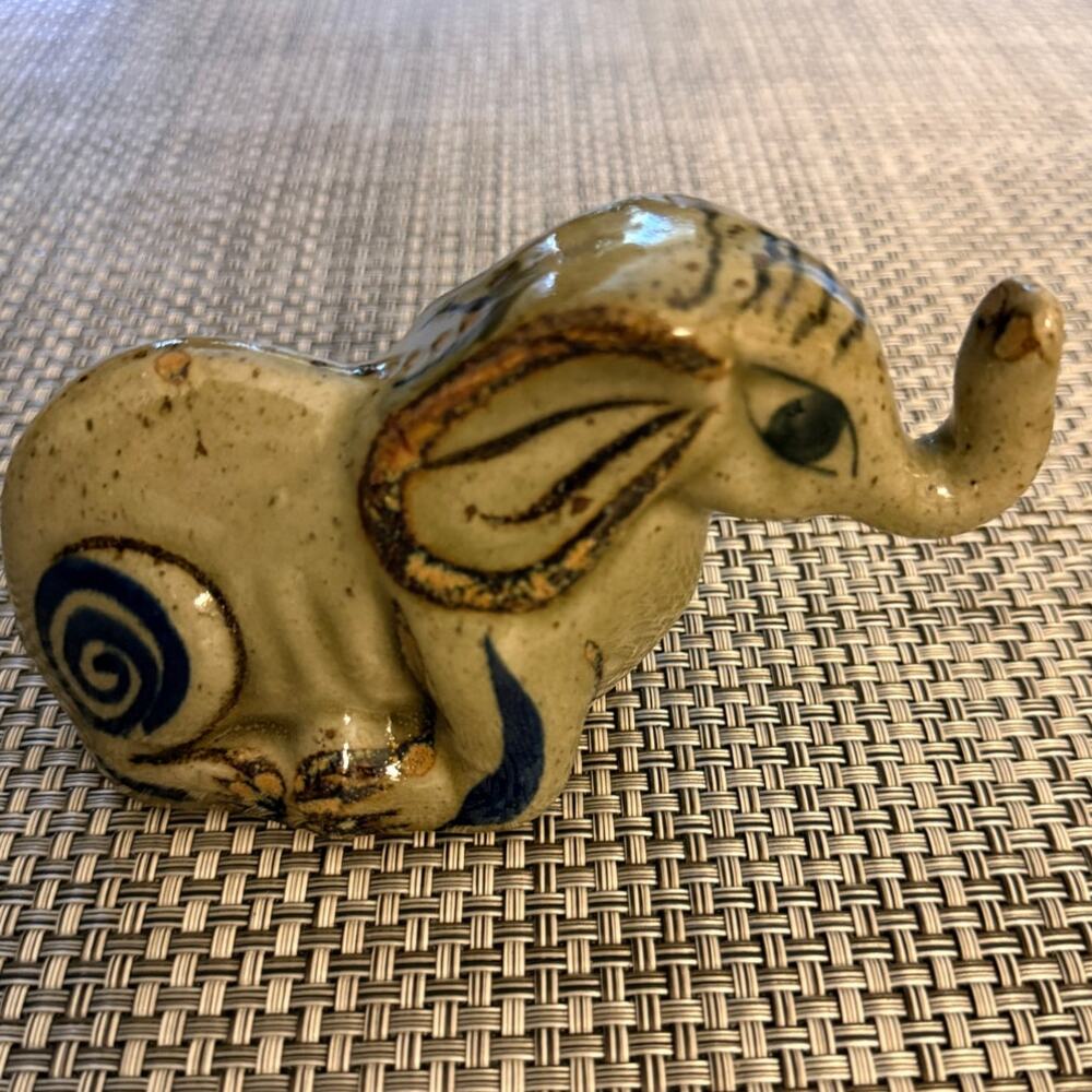 VINTAGE Mexican Tonalá Hand-painted Pottery Elephant Folk Art Beige Blue